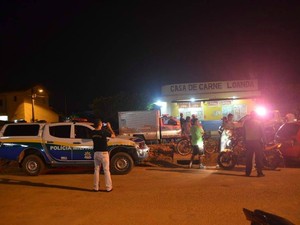 Casal foi morto em frente a comércio em Ariquemes (Foto: Ivon Camillo/Alerta Notícias)
