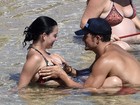 Orlando Bloom volta a ficar nu em praia em clima quente com Katy Perry
