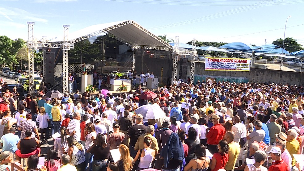 Missa celebra o Dia do Trabalhador em Contagem, na Grande BH (Foto: Reprodução/TV Globo)