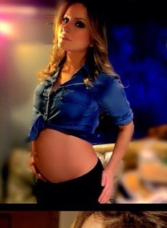 Claudia Leitte posta fotos em família e festeja Dia das Mães (Reprodução/ Twitter) Claudia Leitte posta fotos em família e festeja Dia das Mães (Reprodução/ Twitter)