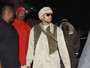 Chris Brown se fantasia de combatente talibã no Halloween