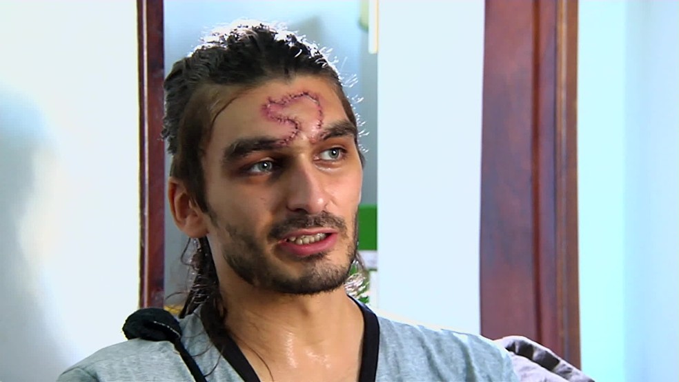 Estudante Mateus Ferreira foi agredido por PM durante protesto em Goiânia (Foto: Reprodução/TV Globo)