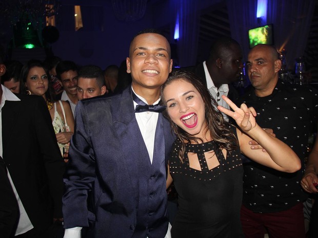 MC Duduzinho e Laryssa Ayres em festa na Zona Oeste do Rio (Foto: Rogerio Fidaldo e Rodrigo Sinhá/ Ag. News)