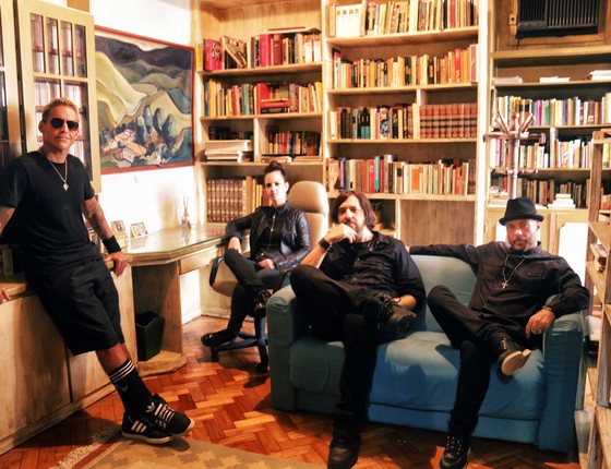 Os integrantes do Urbana Legion: sucesso na internet e em shows pelo país com homenagem ao Legião Urbaana (Foto: Divulgação)