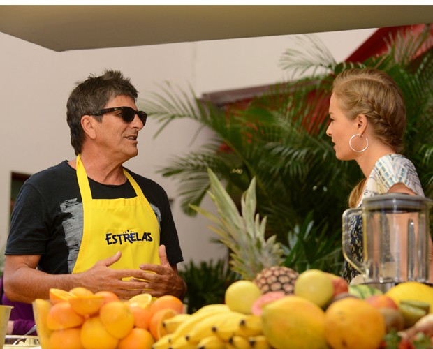 Evandro Mesquita conversa com apresentadora (Foto: Raphael Dias / TV Globo)