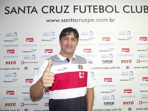 Adriano Teixeira está de volta ao Santa Cruz (Foto: Assessoria SCFC/Jamil Gomes)