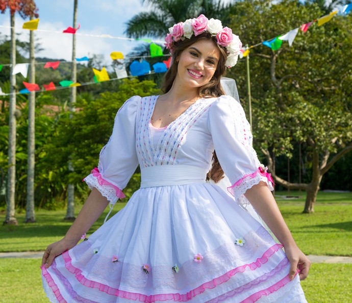 Camila Queiroz é a noiva do arraiá do 'Estrelas' (Foto: Fabiano Battaglini/Gshow) Camila Queiroz é a noiva do arraiá do 'Estrelas' (Foto: Fabiano Battaglini/Gshow)
