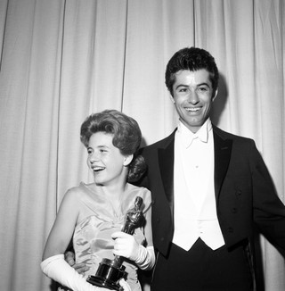 Patty Duke quando ganhou o Oscar por O Milagre de Anne Sullivan (Foto: Earl Leaf/Michael Ochs Archives/Getty Images)