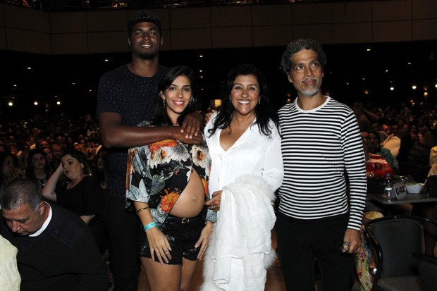 Benedita, Regina Casé e família (Foto: Marcos Ferreira /Brazil News)