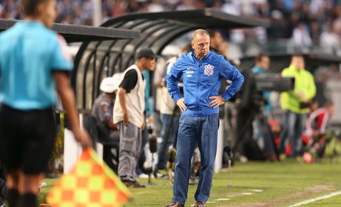 Mano admite oscilação durante o jogo, mas celebra melhora defensiva