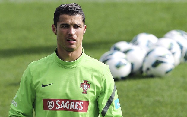 Cristiano Ronaldo no treino da seleção de Portugal (Foto: EFE)