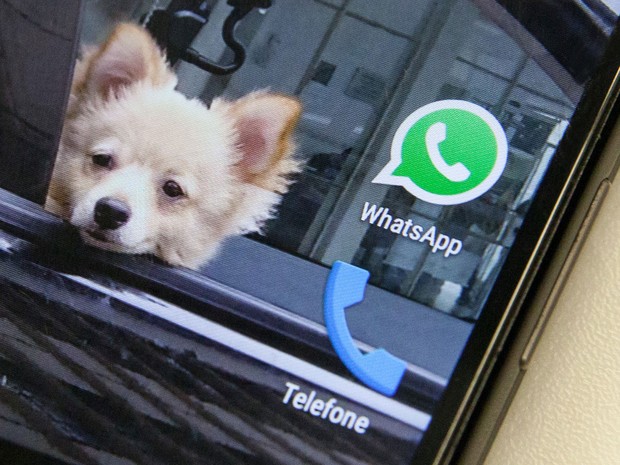 Ícone do Whatsapp, um dos aplicativos de conversa mais populares do mundo, é visto na tela de um smartphone (Foto: Fábio Tito/G1)