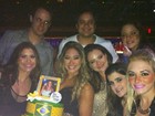 Mayra Cardi comemora aniversário com amigos em Las Vegas