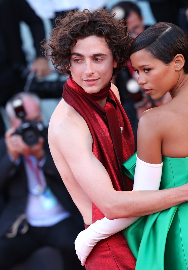 VENICE, ITALY - SEPTEMBER 02: Timothée Chalamet and Taylor Russell attend the "Bones And All" red carpet at the 79th Venice International Film Festival on September 02, 2022 in Venice, Italy. (Photo by Vittorio Zunino Celotto/Getty Images) (Foto: Getty Images)