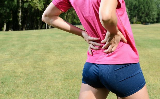 Dor nas costas insistente? Incmodo pode ser indcio de doenas mais graves (Foto: Reproduo / Getty Images)