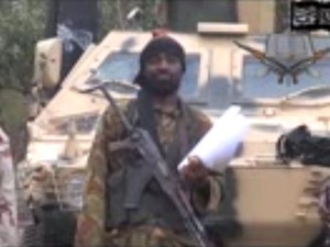 Imagem é de um vídeo obtido pela agência AFP, que mostra o líder do grupo Boko Haram, Abubakar Shekau, durante um discurso (Foto: AFP/Boko Haram)