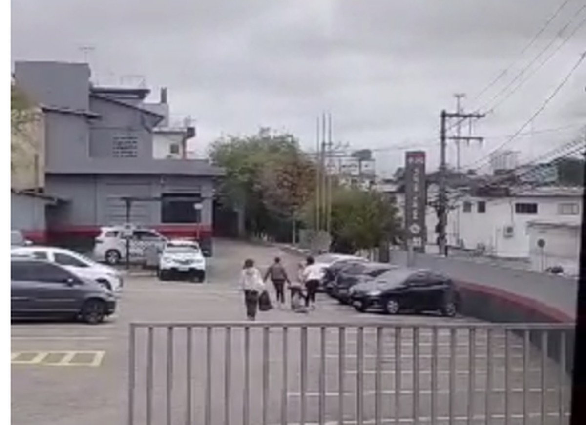 Suspeito De Ass Dio Agredido E Arrastado Por Mulheres At Batalh O Da Pm Em S O Paulo
