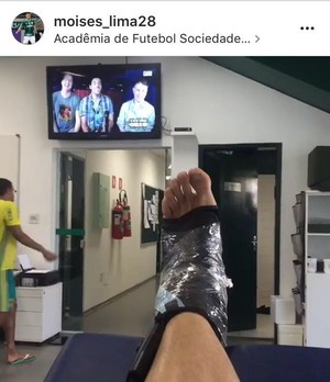 Em tratamento Moisés tranquiliza palmeirenses 'Logo estarei de volta'