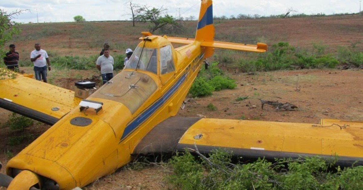 G Aeronave Do Tipo Monomotor Faz Pouso For Ado No Sert O De Pe