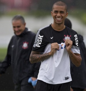 Sem vínculo, filho de vice-presidente faz tratamento no CT do Corinthians