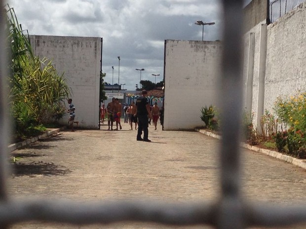 Quando o juiz chegou para a vistoria, os internos se rebelaram e começaram a fugir (Foto: Natália Souza/G1)
