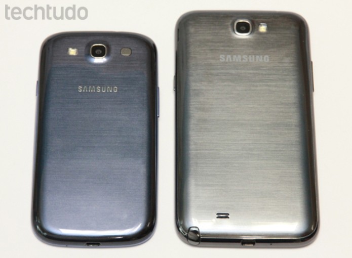Galaxy Note 2 vs Galaxy S3: comparação de tamanho (Foto: Allan Melo/TechTudo) Galaxy Note 2 vs Galaxy S3: comparação de tamanho (Foto: Allan Melo/TechTudo)