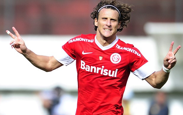 Forlán atacante Inter gre-nal centenário (Foto: Alexandre Lops/Divulgação Inter)