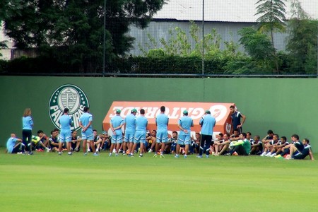 No sufoco após eliminação, Palmeiras joga para tentar conter turbulência