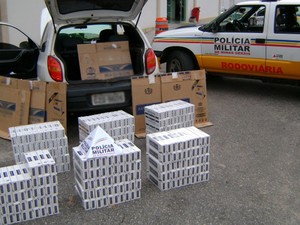 Carga de cigarros contrabandeados apreendida em Ibertioga (Foto: Polícia Militar Rodoviária/Divulgação)