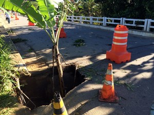 Ponte na PE-120 em Catende está interditada (Foto: Magno Wendel/ TV Asa Branca)