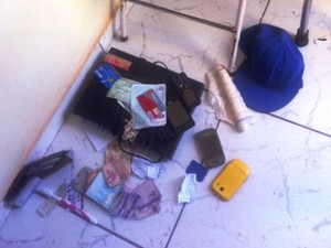 Policiais também apreenderam celulares e dinheiro (Foto: Polícia Militar/Divulgação)