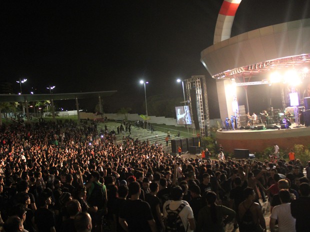 Público lotou anfiteatro da Ponta Negra para  Manaú Rock Festival, em Manaus (Foto: Marcos Dantas/G1 AM)
