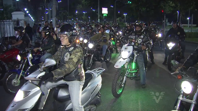 Centenas de motociclistas alertam a população  (Foto: Reprodução/TV Tribuna)