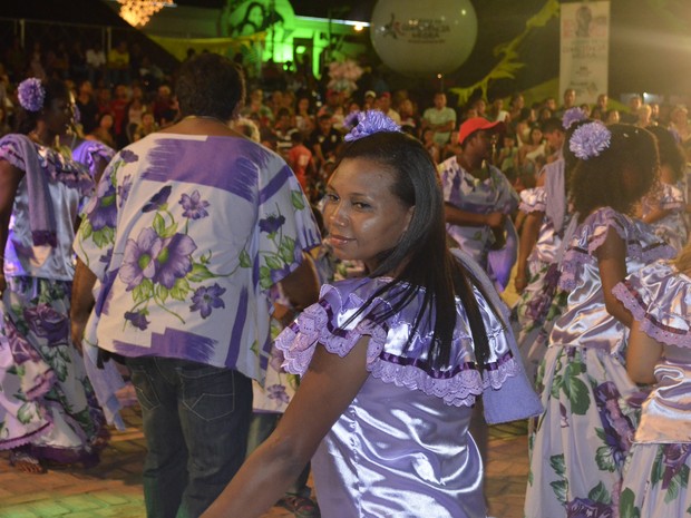 Mulher quilombola representando a comunidade de Ilha Redonda (Foto: Abinoan Santiago/G1)