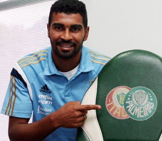 Thiago Santos aparece no BID e já pode fazer estreia pelo Palmeiras