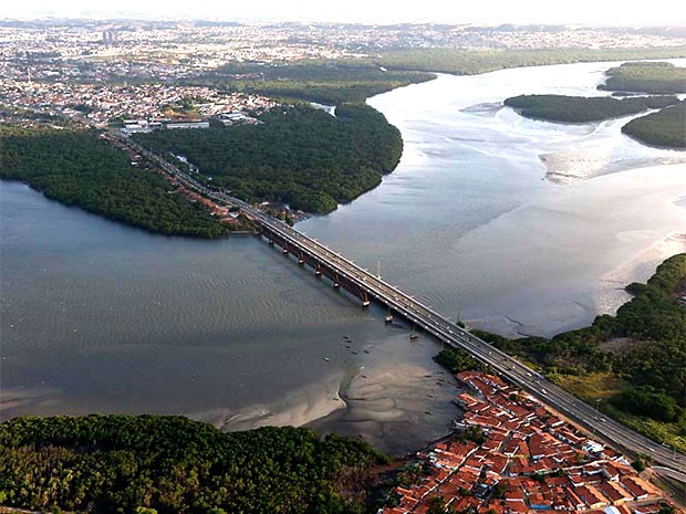 Ponte de Igapó, a primeira a facilitar o acesso à Zona Norte da cidade  (Foto: Canindé Soares/G1)