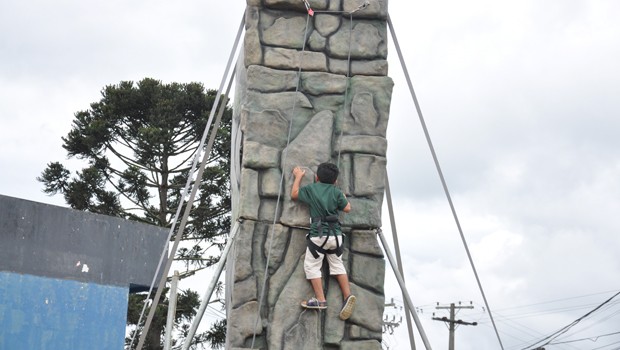 O paredão de escalada levou muita adrenalina para o evento (Foto: Divulgação/RPC)