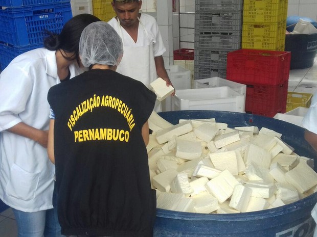 http://s2.glbimg.com/is2aHLXKh1OHoUoGjrpdQIBEPeA=/620x465/s.glbimg.com/jo/g1/f/original/2016/09/13/queijo_apreendido.jpg
