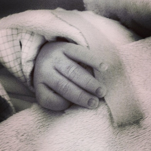 Mauro Lima posta foto da mãozinha da filha (Foto: Instagram / Reprodução)