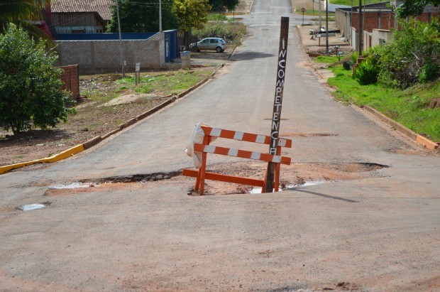 G Buraco Em Via Gera Revolta Em Moradoras De Cacoal Ro Not Cias