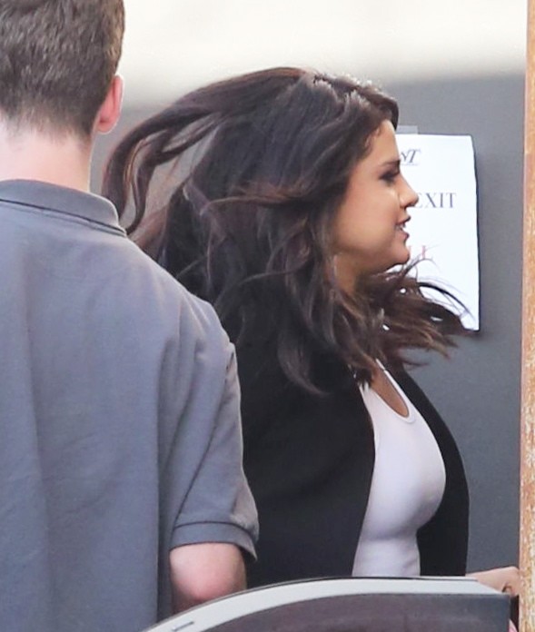 X17 - Selena Gomez em Los Angeles, nos Estados Unidos (Foto: X17online/ Agência)