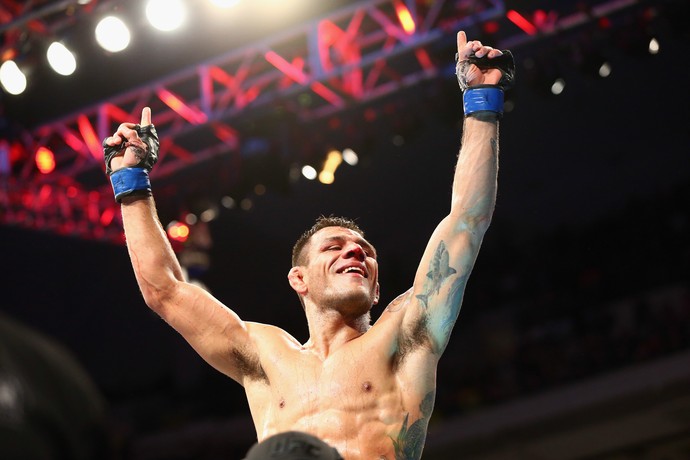 Ex-campeão dos leves, Anthony Pettis anuncia mudança para o peso