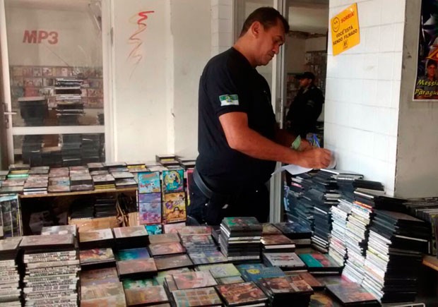 Mídias piratas apreendidas foram avaliadas em R$ 50 mil, segundo a Polícia Civil (Foto: Divulgação/Polícia Civil do RN)