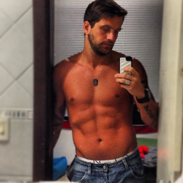 Ex-BBB Diogo Pretto posa sem camisa (Foto: Instagram/ Reprodução)