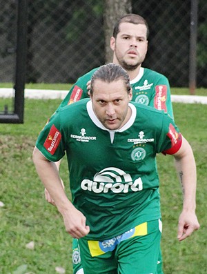Rodrigo Gral Tiago Luís jogo-treino Chapecoense Atlético-PR (Foto: Aguante Comunicação/Chapecoense)