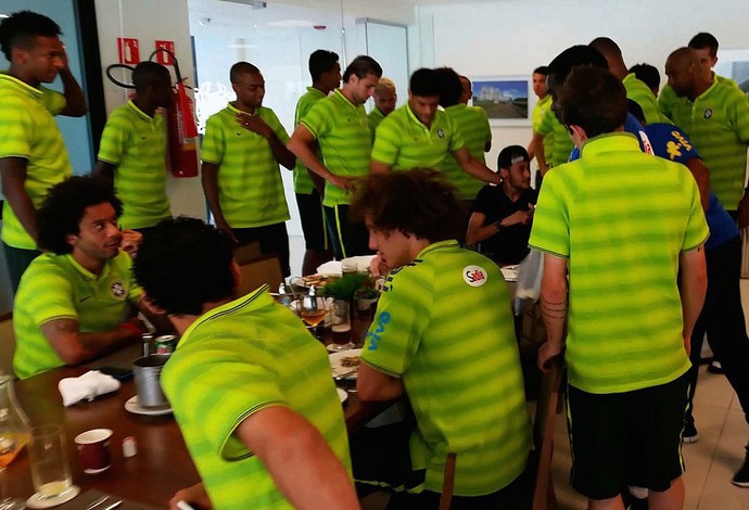 Jogadores do Brasil se despedem de Neymar na Granja Comary (Foto: CBF)