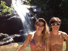 Jade Barbosa e irmão mostram tanquinhos na cachoeira