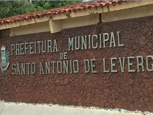 Prefeitura Municipal de Santo Antônio de Leverger (MT), em Mato Grosso. (Foto: Reprodução/TVCA) Prefeitura Municipal de Santo Antônio de Leverger (MT), em Mato Grosso. (Foto: Reprodução/TVCA)