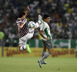 Palmeirenses discutem após gol do Fluminense; Dudu minimiza