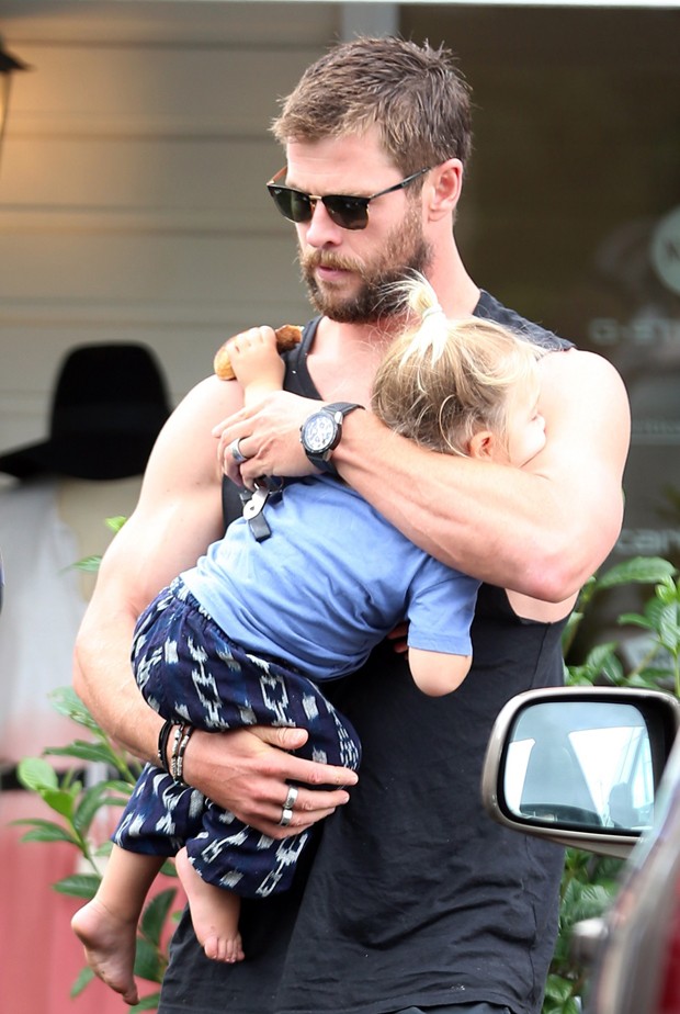 Ator que vive Thor mostra lado paizão em café da manhã com Miley Cyrus -  Quem